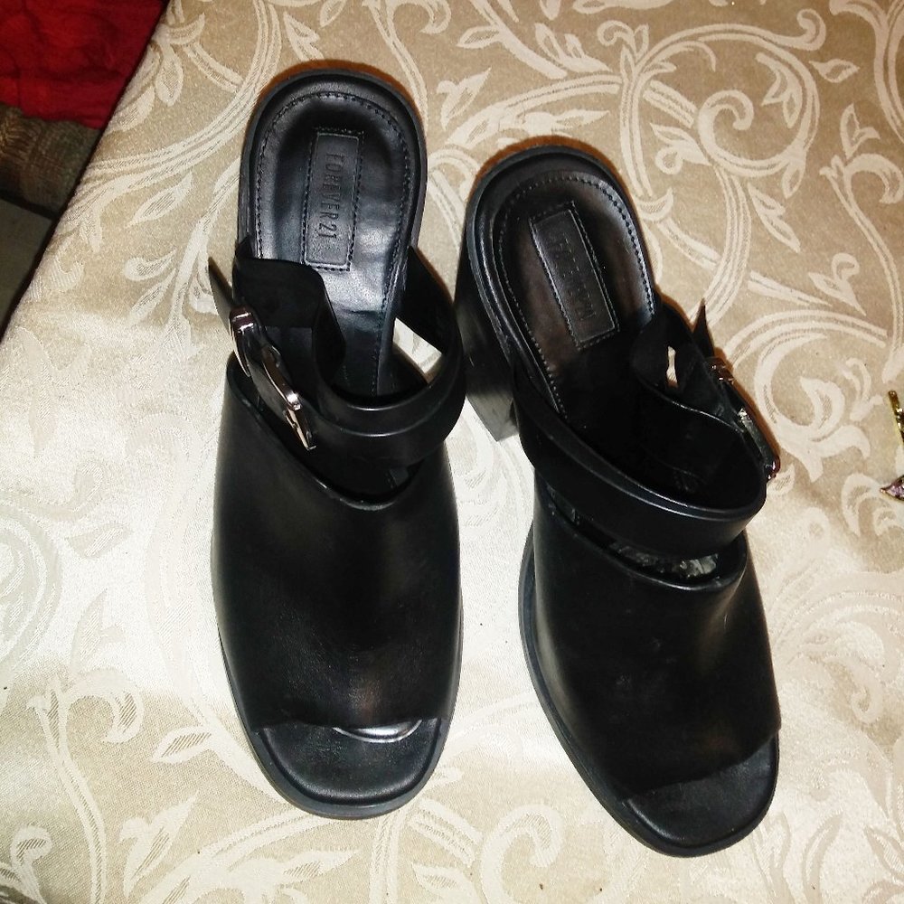 Forever21 - Black Slides